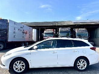 Unfallwagen Toyota Auris Touring Sports 1.8 Hybrid Lease pro 2015/12