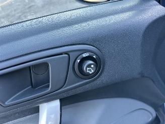 Ford Fiesta Gereserveerd 1.25i 82pk Titanium 5drs - 94dkm nap - airco - cruise - licht + regensensor + aut dimmend binnenspiegel - lmv picture 38