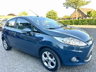 Ford Fiesta Gereserveerd 1.25i 82pk Titanium 5drs - 94dkm nap - airco - cruise - licht + regensensor + aut dimmend binnenspiegel - lmv picture 4