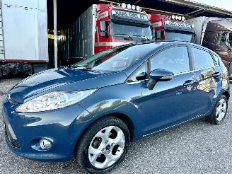 Ford Fiesta Gereserveerd 1.25i 82pk Titanium 5drs - 94dkm nap - airco - cruise - licht + regensensor + aut dimmend binnenspiegel - lmv picture 2