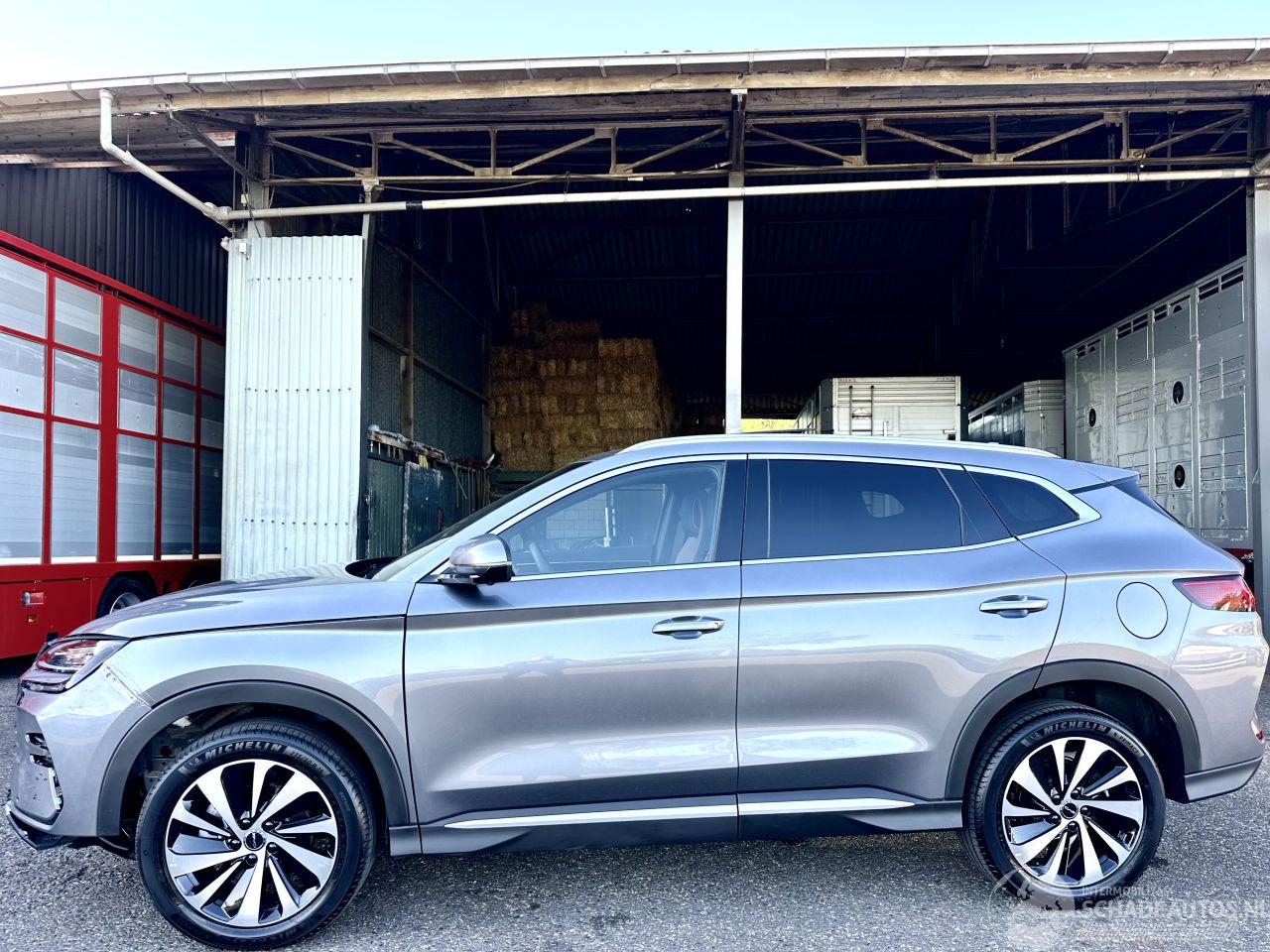 BYD Seal U 1.5 DM-i Plug-In Hybrid 180pk aut FWD Boost - pano - nap - head up - stuurverw - stoelkoeling - infinity - 360cam - 1e eig