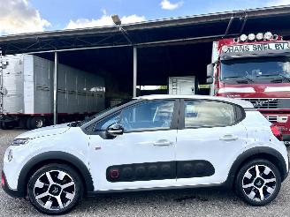 uszkodzony samochody osobowe Citroën C3 1.2 PureTech 82pk ELLE - nap - navi - pdc - line assist - lmv - carplay - clima - cruise - grijs dak 2018/5