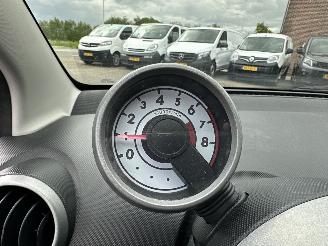 Peugeot 107 1.0-12v automaat 68pk XS 5drs - nap - carplay - airco - 49dkm - elektr ramen - toerenteller picture 50