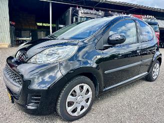 Peugeot 107 1.0-12v automaat 68pk XS 5drs - nap - carplay - airco - 49dkm - elektr ramen - toerenteller picture 2