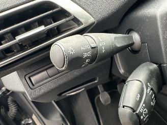 Peugeot 3008 Gereserveerd 1.2T PureT 131pk 6-bak GT-Line - 54dkm nap - pano - sfeerverl - keyless - camera - line + side + front assist picture 49