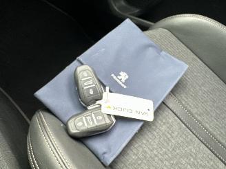 Peugeot 3008 Gereserveerd 1.2T PureT 131pk 6-bak GT-Line - 54dkm nap - pano - sfeerverl - keyless - camera - line + side + front assist picture 27