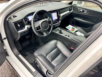 Volvo V-60 2.0 B3 Hybrid 8-traps aut Momentum - 49dkm nap - navi - camera - leer - stoel + stuurverw - CarPlay picture 15