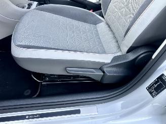 Volkswagen Up! 1.0i 65pk beats 5drs - nap - line assist - clima - cruise - pdc - privacy glass - subwoofer - licht + regensens picture 47