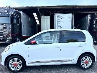 Coche accidentado Volkswagen Up! 1.0i 65pk beats 5drs - nap - line assist - clima - cruise - pdc - privacy glass - subwoofer - licht + regensens 2020/11