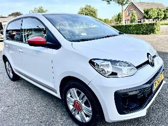 Volkswagen Up! 1.0i 65pk beats 5drs - nap - line assist - clima - cruise - pdc - privacy glass - subwoofer - licht + regensens picture 6