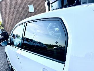 Volkswagen Up! 1.0i 65pk beats 5drs - nap - line assist - clima - cruise - pdc - privacy glass - subwoofer - licht + regensens picture 82