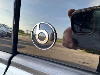 Volkswagen Up! 1.0i 65pk beats 5drs - nap - line assist - clima - cruise - pdc - privacy glass - subwoofer - licht + regensens picture 7