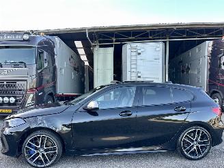Vaurioauto  passenger cars BMW 1-serie M135i xDrive 306pk aut + f1 High Exe M-Sport Performance - pano - nap - hud - harman/kardon - keyless - kuipstoelen 2020/9
