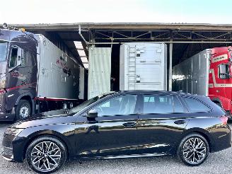 krockskadad bil auto Skoda Octavia 1.5 TSI MHEV Aut + f1 Sportline - nap - 1e eig - navi - camera - inkl trekh - stuurverw - front + line + side assist 2025/12