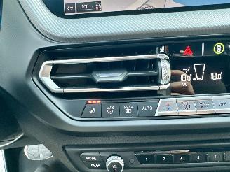 BMW 1-serie 118i 140pk aut High Exe M-Sport Ed - 73dkm nap - sfeerverl - navi - leer - virtual - carplay - front + line assist picture 47
