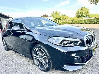BMW 1-serie 118i 140pk aut High Exe M-Sport Ed - 73dkm nap - sfeerverl - navi - leer - virtual - carplay - front + line assist picture 4