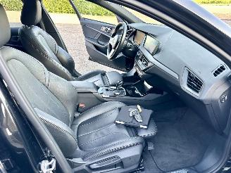 BMW 1-serie 118i 140pk aut High Exe M-Sport Ed - 73dkm nap - sfeerverl - navi - leer - virtual - carplay - front + line assist picture 63
