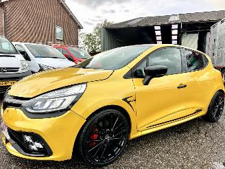 Renault Clio Gereserveerd RS Trophy 1.6 Turbo aut + F1 290pk - navi - cam - leer - rode gordels - bose - 18 inch - stage 2 - keyless picture 2