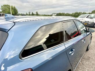 Toyota Auris Touring Sports 1.8 Hybrid 99pk aut Executive - facelift - camera - clima - cruise - privacy glass - licht + regensensor picture 85