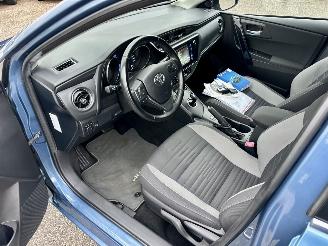 Toyota Auris Touring Sports 1.8 Hybrid 99pk aut Executive - facelift - camera - clima - cruise - privacy glass - licht + regensensor picture 17
