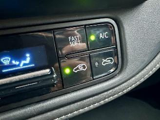Toyota Auris Touring Sports 1.8 Hybrid 99pk aut Executive - facelift - camera - clima - cruise - privacy glass - licht + regensensor picture 39