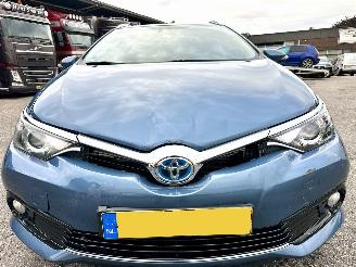 Toyota Auris Touring Sports 1.8 Hybrid 99pk aut Executive - facelift - camera - clima - cruise - privacy glass - licht + regensensor picture 3