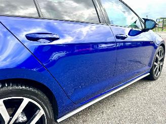 Volkswagen Golf 1.5 TSI is 150pk aut + f1 R-Line 5drs - pano - virtual - 19 inch - keyless - front + line assist - carplay - kameleon tint picture 92