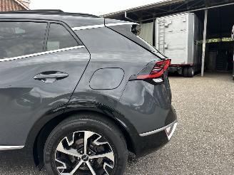 Kia Sportage Gereserveerd 1.6 T-GDi Hybrid 179pk aut + f1 DynamicPl.L - pano - nap - stuur + stoelverw v+a - front + line + side assist - 1e eig picture 98