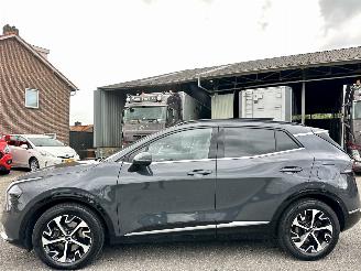 Vaurioauto  passenger cars Kia Sportage 1.6 T-GDi Hybrid 179pk aut + f1 DynamicPl.L - pano - nap - stuur + stoelverw - front + line + side assist 2023/10