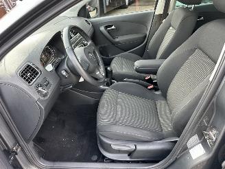 Volkswagen Polo 1.2 TSI 105pk 6-bak Highline 5drs - 75dkm nap - clima + cruise contr - lmv - 4x elektr ramen - privacy glass picture 52