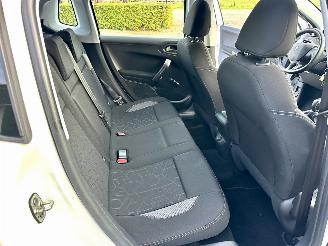 Peugeot 2008 1.2T 110pk PureTech Active - 96dkm nap - 1e eig - navi - clima - cruise - pdc v+a - volledig rijdbaar picture 22
