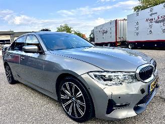BMW 3-serie 320d 190pk aut + f1 xDrive High Exe sedan - schuifdak - harman/k - head up - keyless - 360cam - stuurverw picture 3
