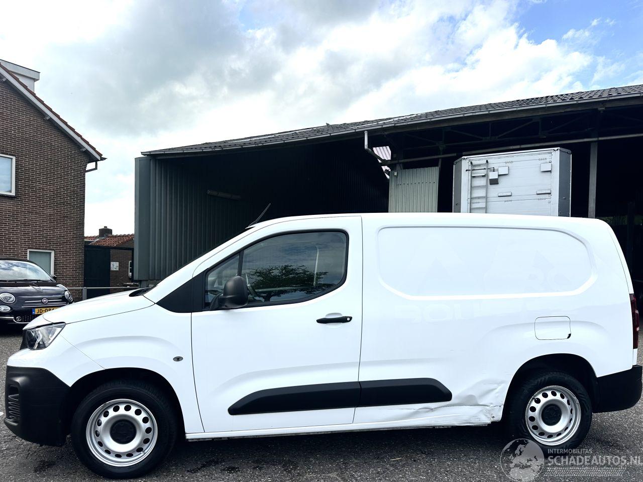 Peugeot Partner 1.5 BlueHDI 99pk Premium Long 3Pers Euro.6 - nap - navi - camera - carplay - airco - cruise - trekh - pdc