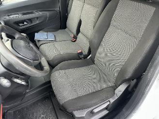 Peugeot Partner 1.5 BlueHDI 99pk Premium Long 3Pers Euro.6 - nap - navi - camera - carplay - airco - cruise - trekh - pdc picture 14