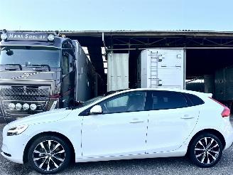 Auto incidentate Volvo V-40 1.5 T3 152pk Aut + f1 Dynamic Ed - nap - pano - leer - stoelverw - navi - camera - keyless - pdc v+a 2018/9