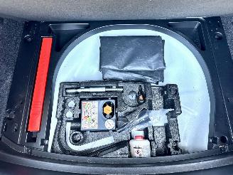 Volvo V-40 1.5 T3 152pk Aut + f1 Dynamic Ed - nap - pano - leer - stoelverw - navi - cam - keyless - harman/kardon picture 70