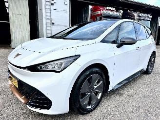 Cupra Born Gereserveerd 62kWh 204pk aut Essential - 47dkm nap - sfeerverl - kuipstoelen - stuurverw - front + line assist picture 2