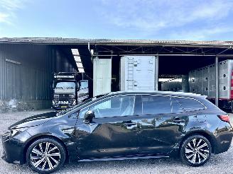 Damaged car Toyota Corolla Touring Sports 1.8 Hybrid automaat Dynamic - nap - 2021 - front + line assist - camera - keyless entry + start 2021/6