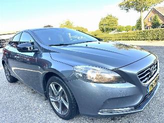 Volvo V-40 1.6 D2 114pk 6-bak Momentum - navi - camera - velgen - sfeerverl - getint glas - pdc - rijdbaar picture 4