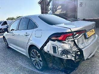 Toyota Corolla 1.8 Hybrid 148pk aut first edition sedan - navi - camera - stuurverw - keyless - front + line + side assist picture 6