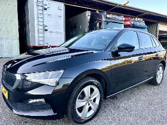 Skoda Scala 1.0 TSI 110pk 6-bak Ambition - nap - 1e eig - navi - virtual - front + line assist - trekh - pdc - all season picture 2