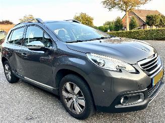 Peugeot 2008 1.2 PureTech 82pk aut + f1 Allure - 33dkm nap - 1e eig - navi - pdc v+a - lmv - clima + cruise picture 4