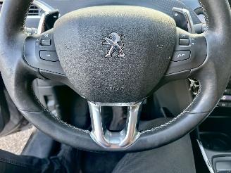 Peugeot 2008 1.2 PureTech 82pk aut + f1 Allure - 33dkm nap - 1e eig - navi - pdc v+a - lmv - clima + cruise contr picture 36