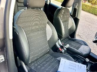 Peugeot 2008 1.2 PureTech 82pk aut + f1 Allure - 33dkm nap - 1e eig - navi - pdc v+a - lmv - clima + cruise contr picture 52