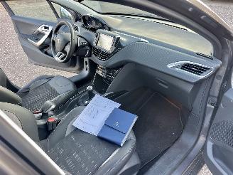 Peugeot 2008 1.2 PureTech 82pk aut + f1 Allure - 33dkm nap - 1e eig - navi - pdc v+a - lmv - clima + cruise picture 21