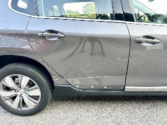 Peugeot 2008 1.2 PureTech 82pk aut + f1 Allure - 33dkm nap - 1e eig - navi - pdc v+a - lmv - clima + cruise picture 12