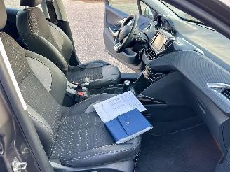 Peugeot 2008 1.2 PureTech 82pk aut + f1 Allure - 33dkm nap - 1e eig - navi - pdc v+a - lmv - clima + cruise contr picture 51