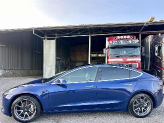 Schadeauto Tesla Model 3 Standard rwd Plus 60kwh 238pk aut - nap - pano - 3x cam - leer - stoelverw - self driving 2020/12