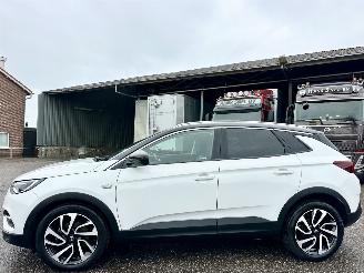 Schadeauto Opel Grandland X 1.2 Turbo 131pk aut Innovation - 360cam - keyless - nav - line + side assist - stoelkoeling - stuurverw - stoelverw v+a 2018/7