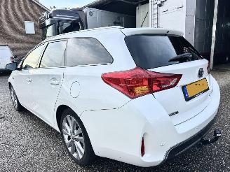 Toyota Auris Touring Sports 1.8 Hybrid aut 123pk L.Pro Exe - nap - pano - xenon - navi - camera - keyless - bearlock - pdc v+a picture 6